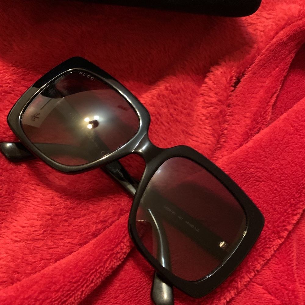 Gucci Oversized Rectangular Sunglasses - Picture 8 of 9